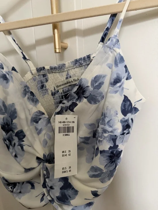 Abercrombie & Fitch White and Blue Floral Twist-Front Cami - Picture 2 of 2